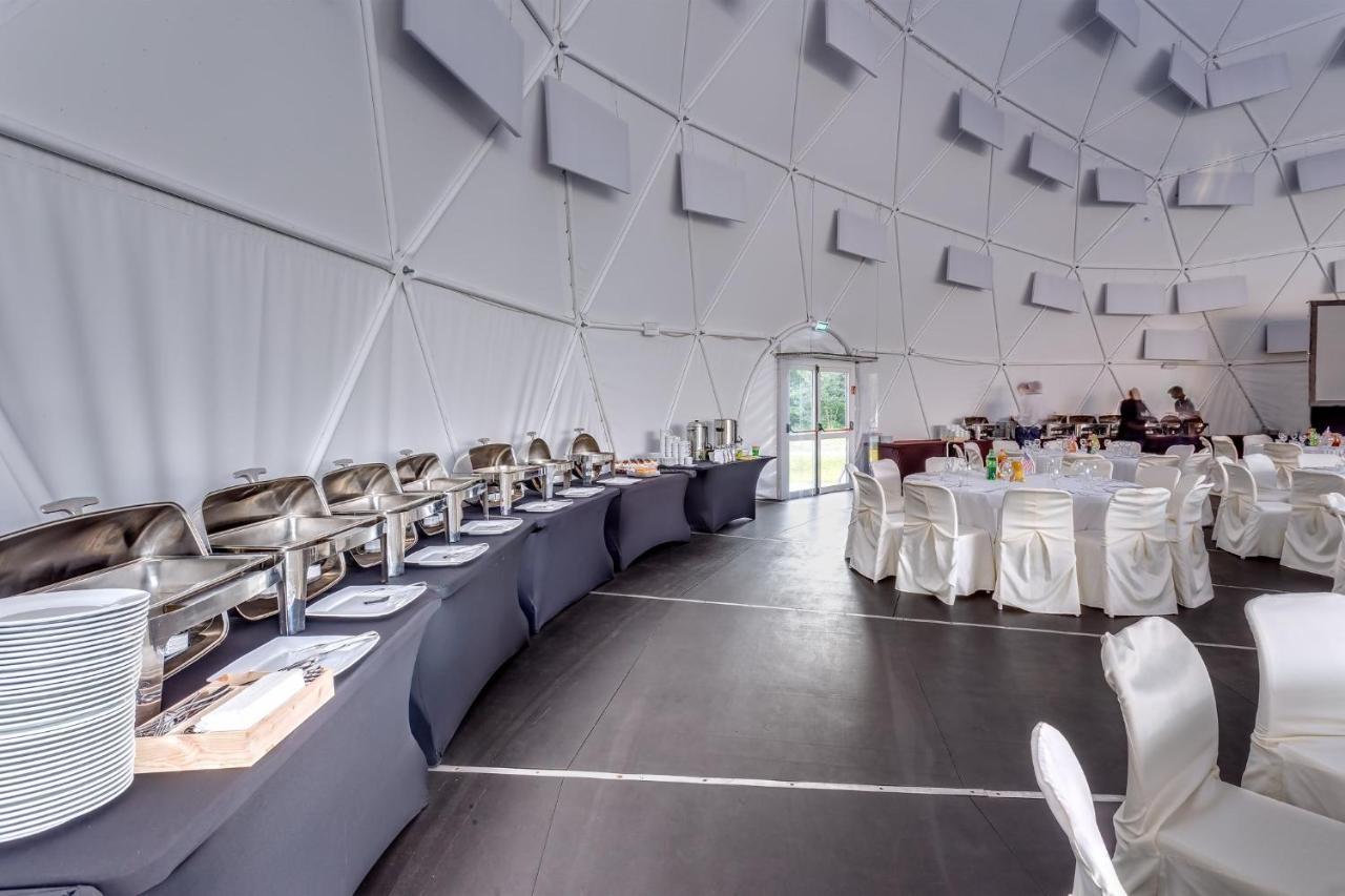 Holiday Inn Resort Warsaw Jozefow By Ihg Exterior photo
