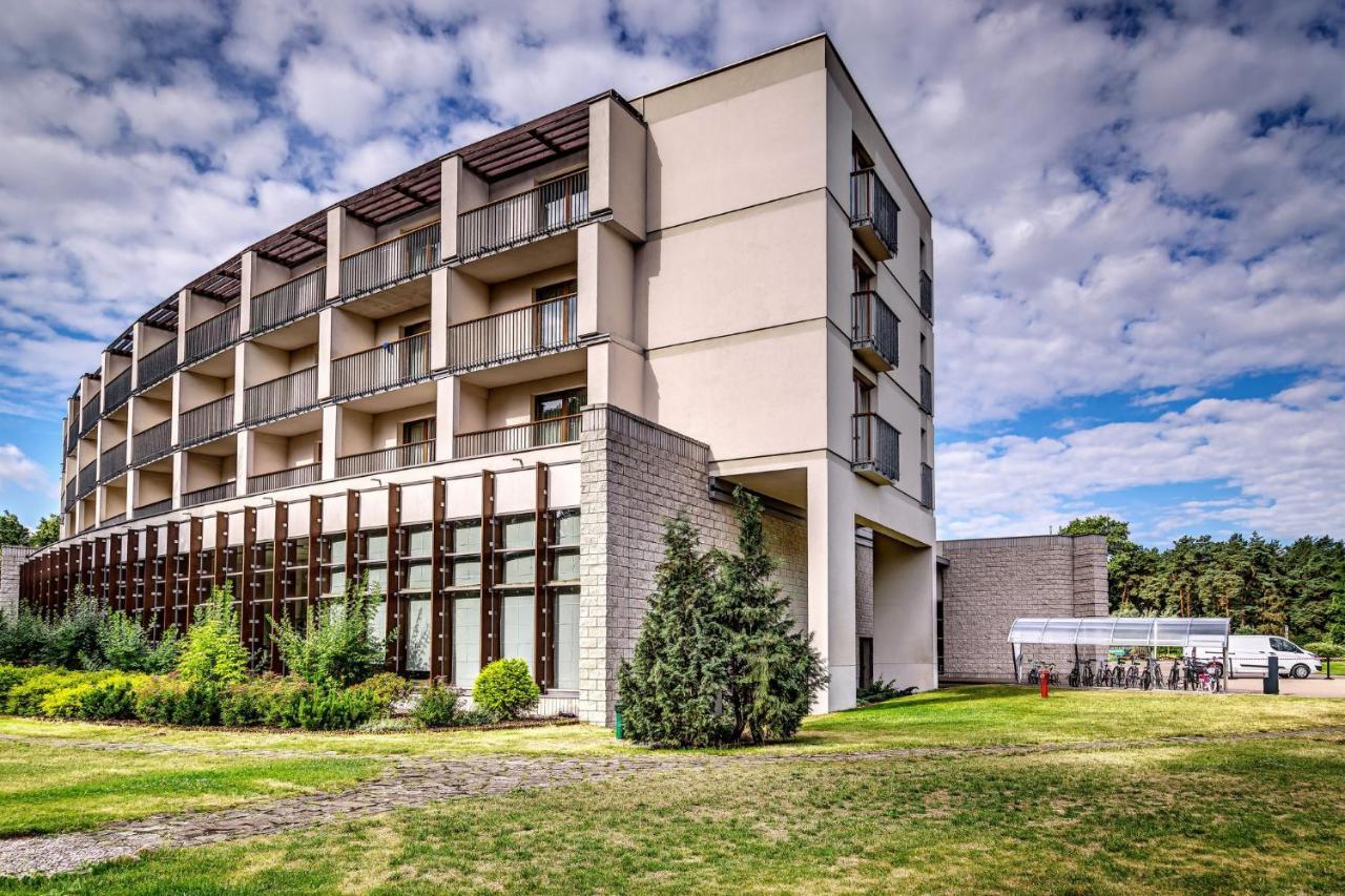 Holiday Inn Resort Warsaw Jozefow By Ihg Exterior photo