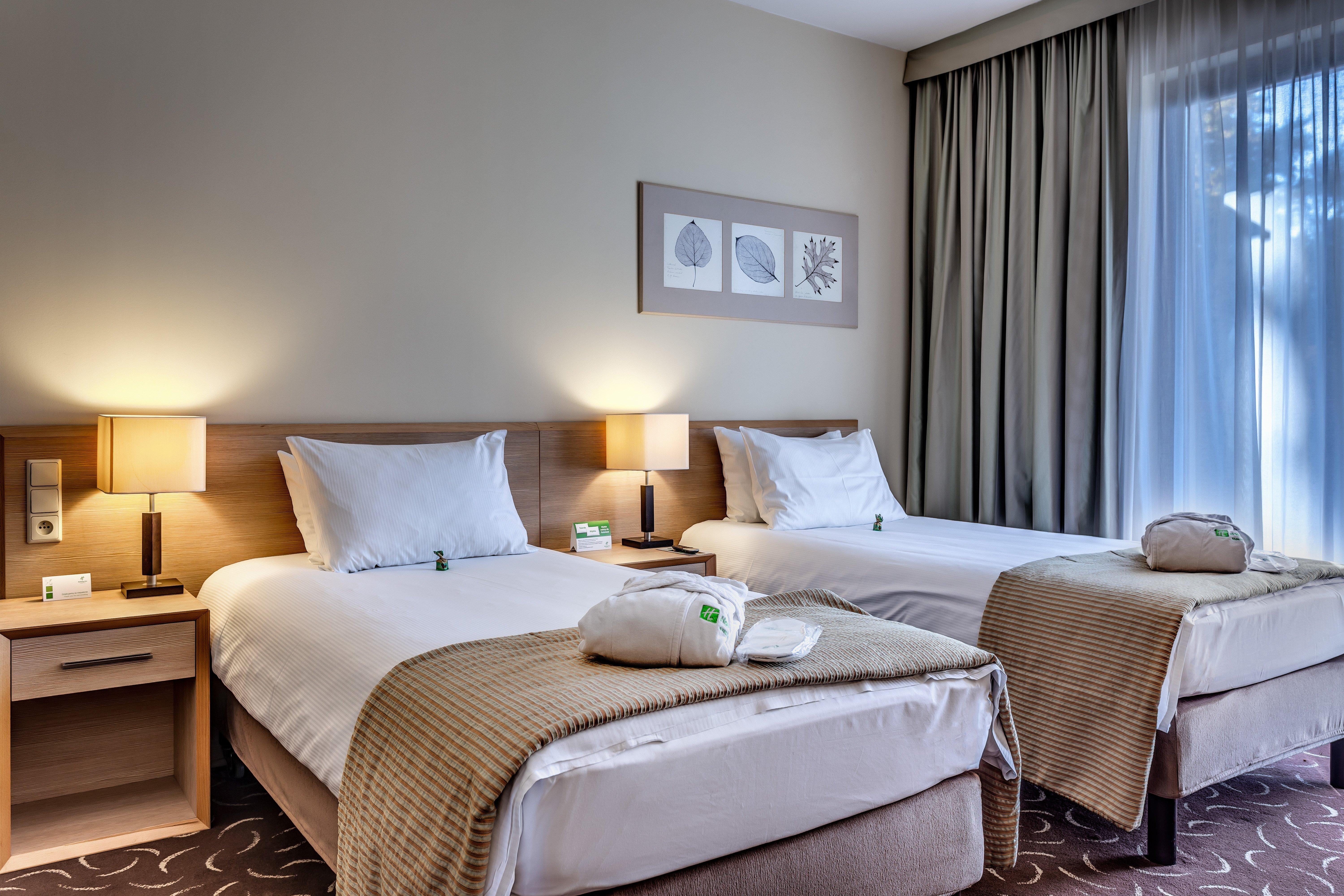 Holiday Inn Resort Warsaw Jozefow By Ihg Exterior photo