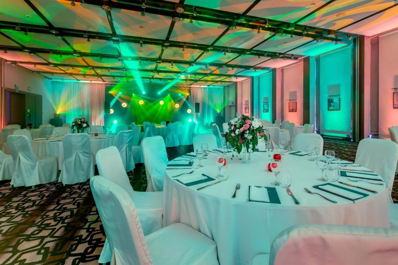 Holiday Inn Resort Warsaw Jozefow By Ihg Exterior photo