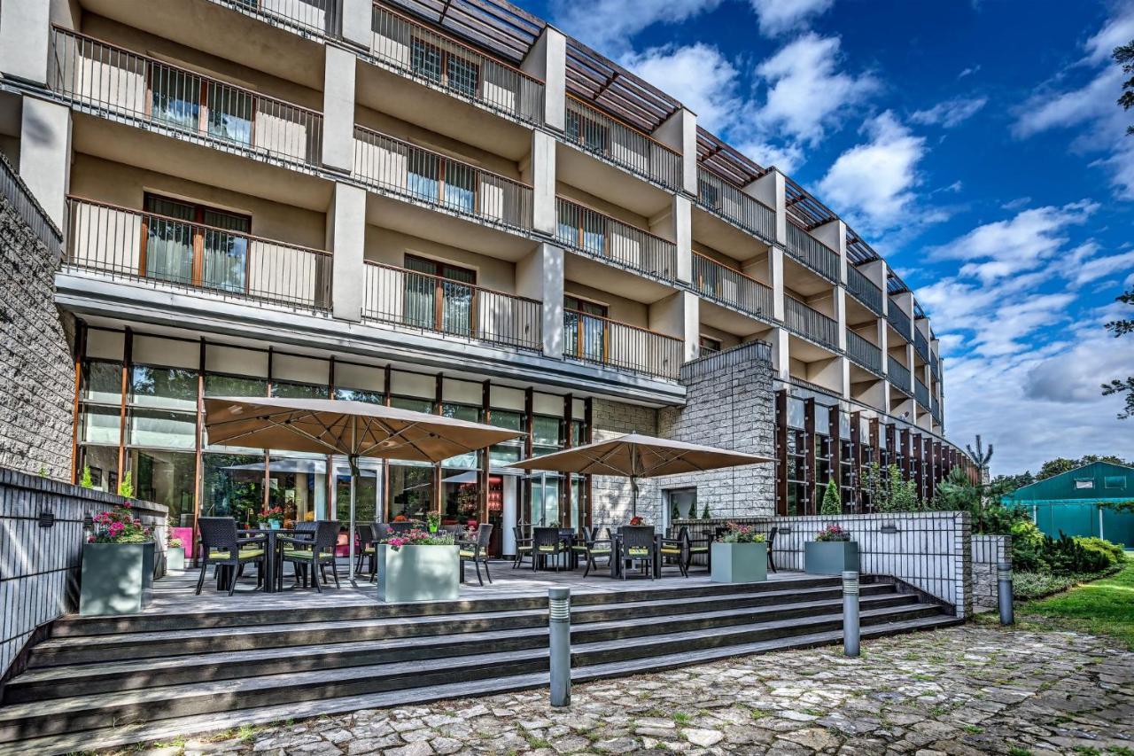 Holiday Inn Resort Warsaw Jozefow By Ihg Exterior photo